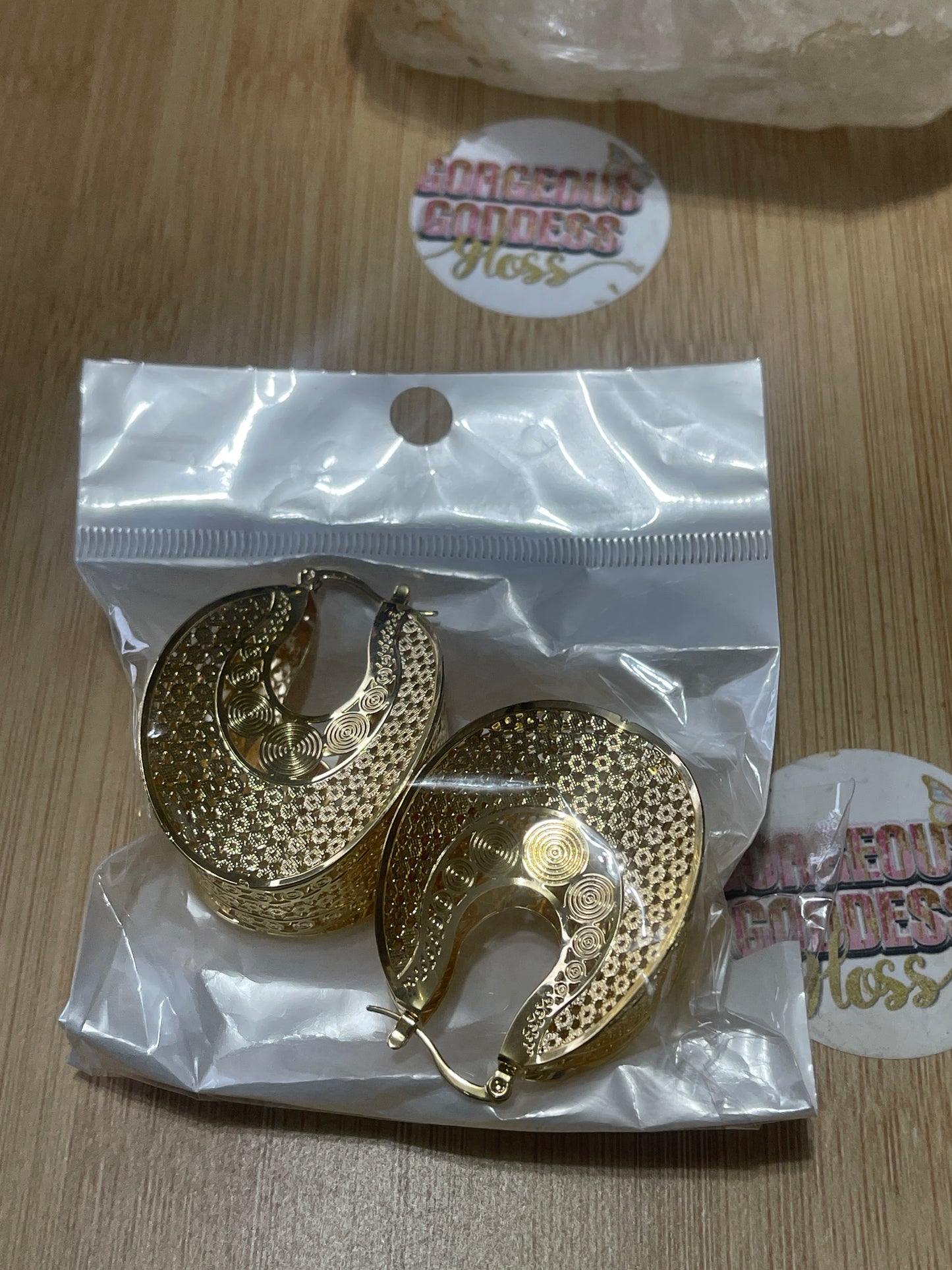 Queen 3D Gold hoop earrings