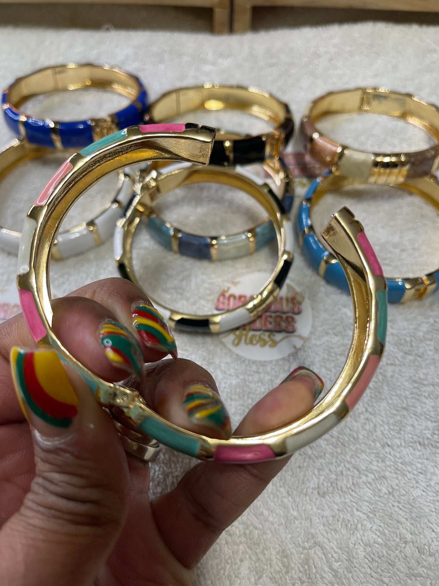 Brick pattern open bangles