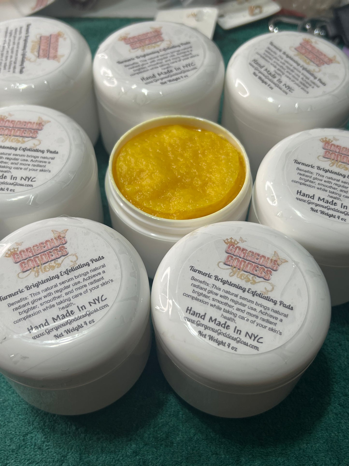 Turmeric Brightening Exfoliating Pads