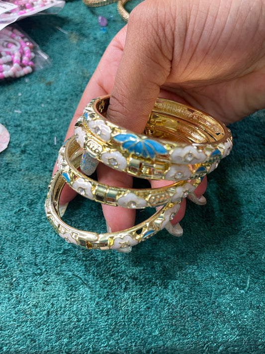 White & Blue Flower open bangle