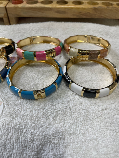 Brick pattern open bangles