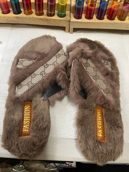 Fur slipper