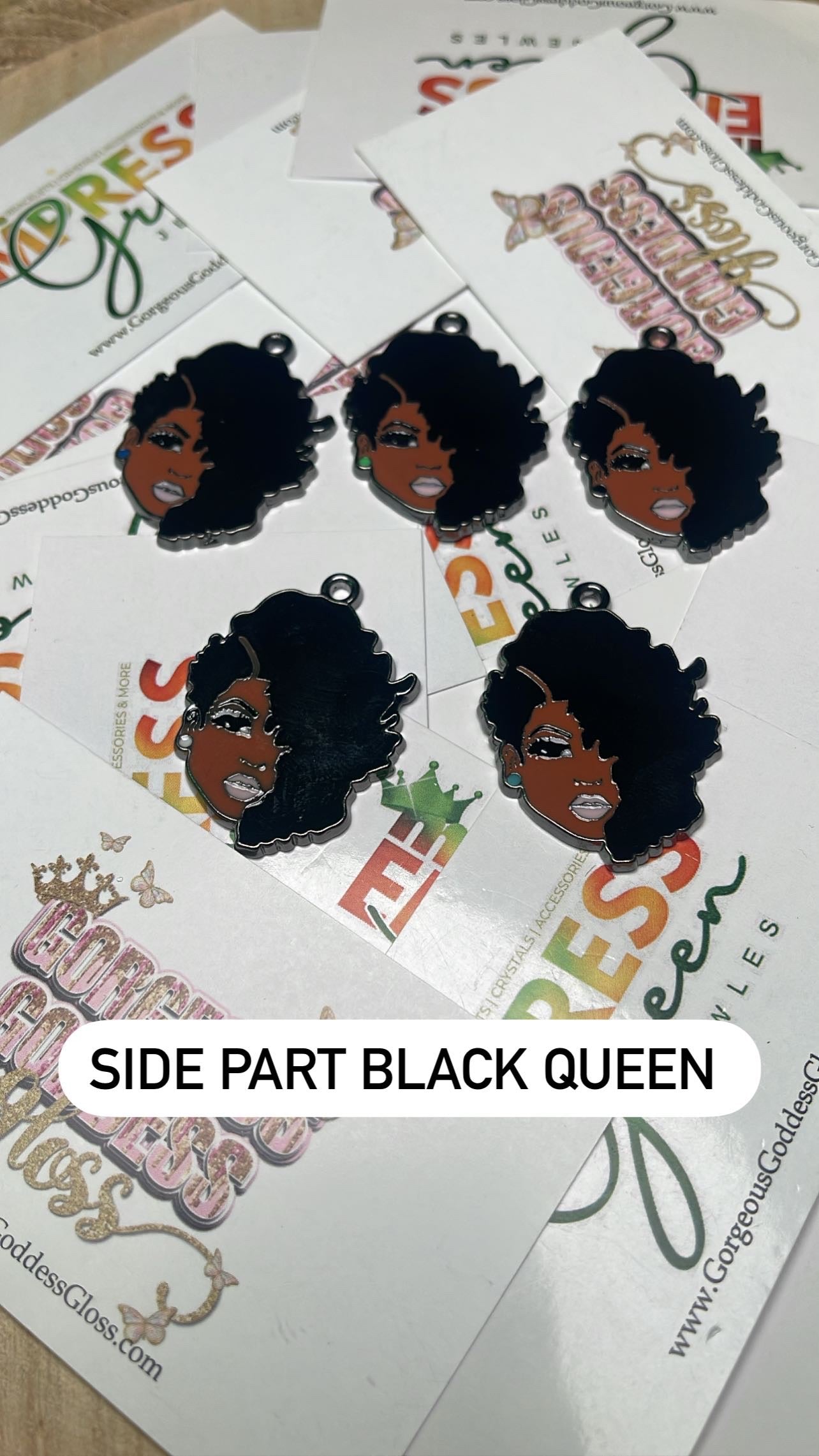 SIDE PART BLACK QUEEN