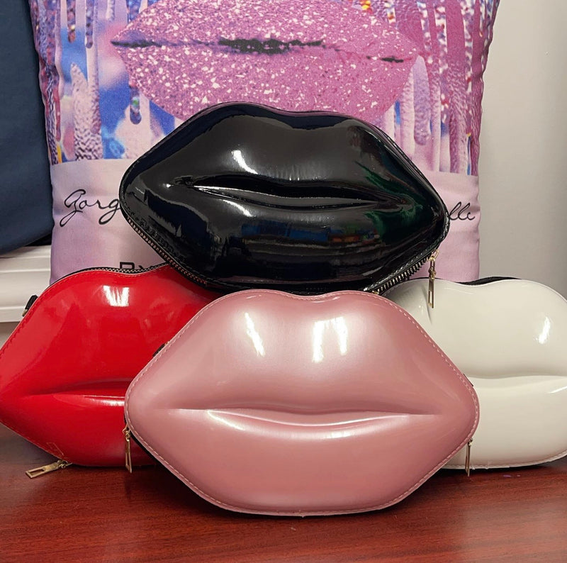 Lips purse
